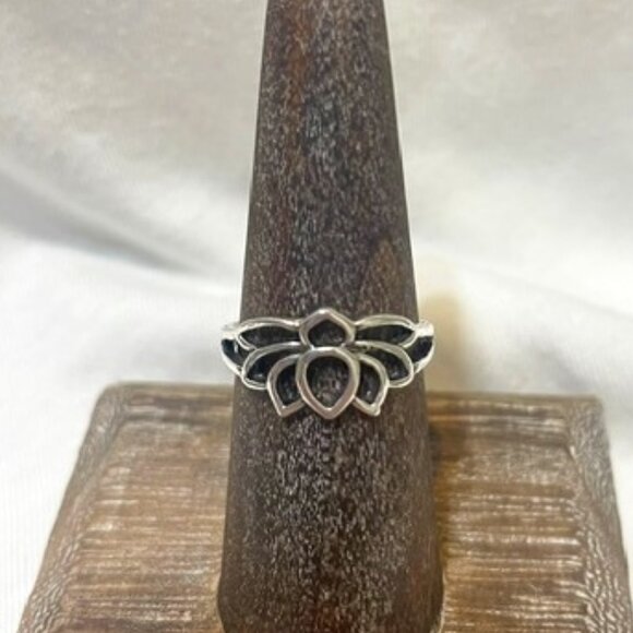 Anthropologie Jewelry - Silver Lotus Flower Ring Size 7